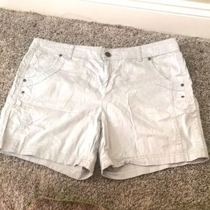 Style & Co size 14 P cotton98% spandex 2% shorts NWOT